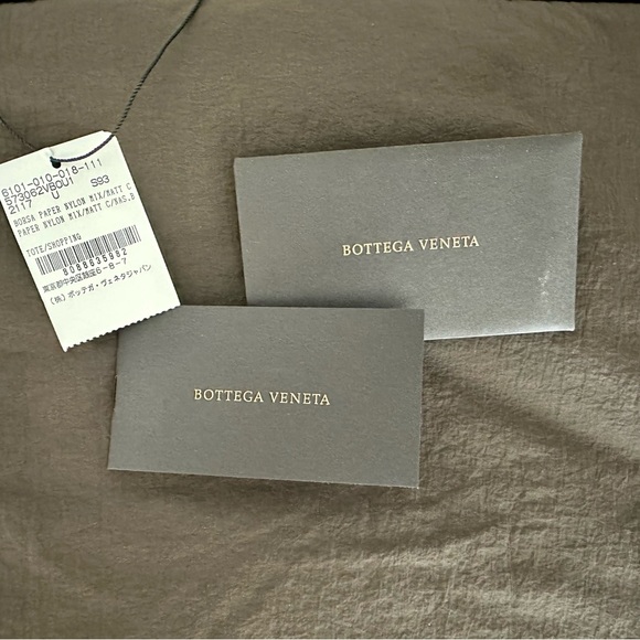 NWT ❤️ Bottega Veneta Borsa Shoulder Bag. MSRP $1,890 - Picture 9 of 9